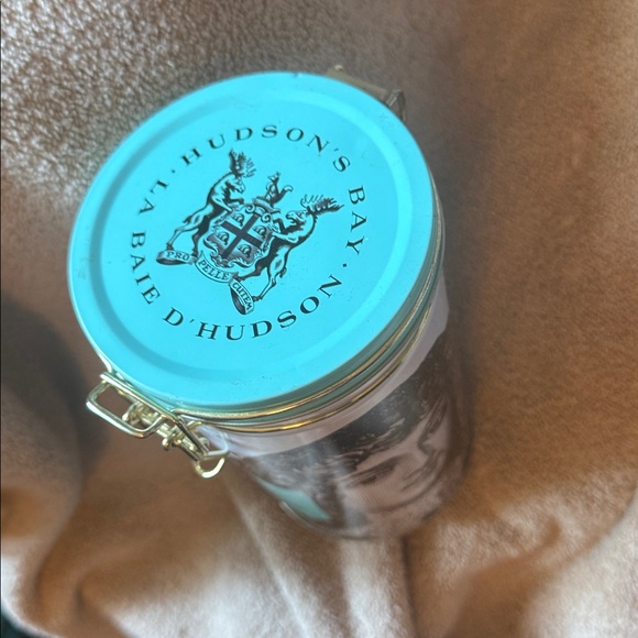 Butter Fudge Tin with Portrait Design by Hudsons Bay - Picture 6 of 7